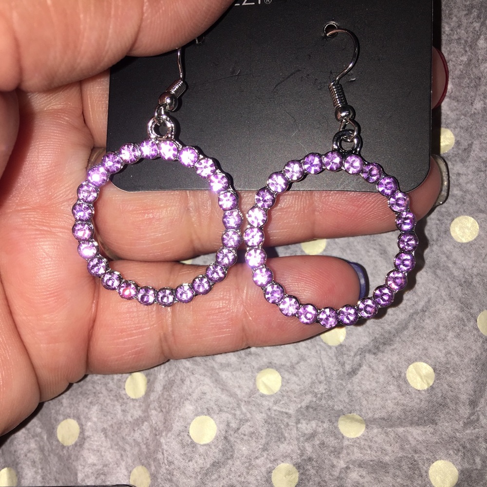 Pretty purple fish hook earrings 💙